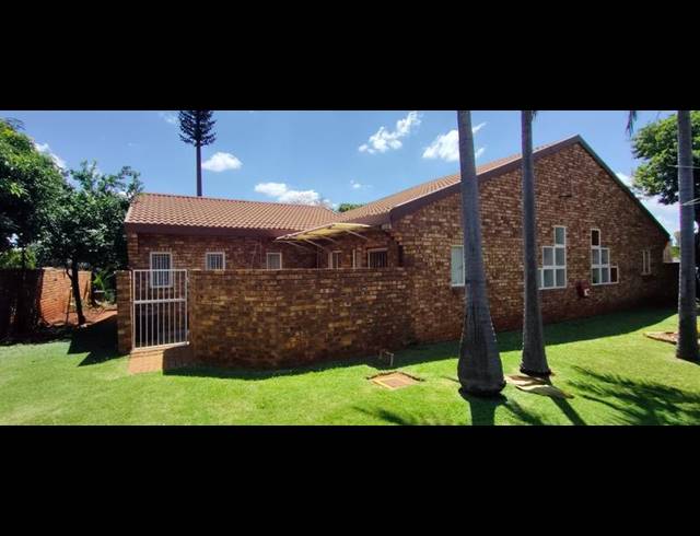 2 BEDROOM TOWNHOUSE FOR SALE IN CLARINA